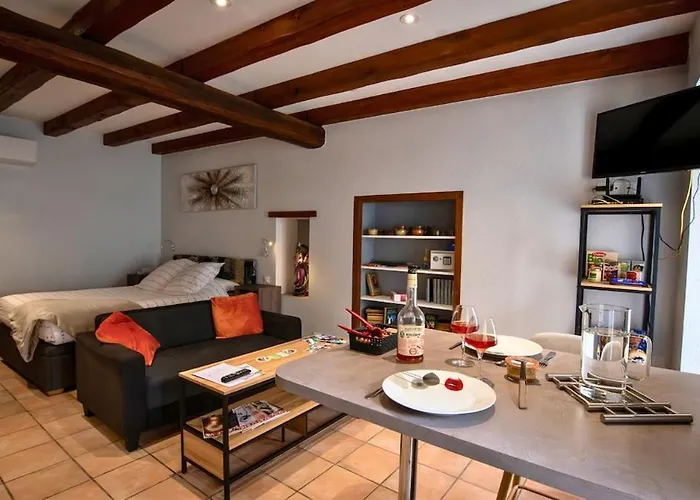 Le Petit Mona Elowen بيت للعطل *