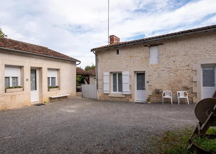 Le Petit Mona Elowen بيت للعطل *